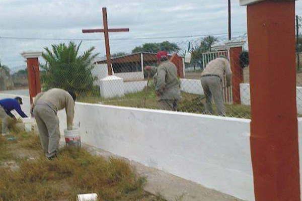 Empleados del Ipvu trabajaron en refacciones en la iglesia de Mailiacuten