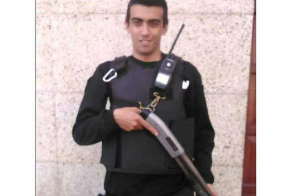 Heredoacute el lugar de su padre en las fuerzas