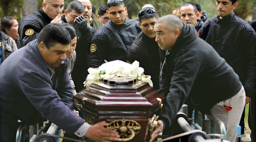 eacutel daba la vida por su Sentildeor de Mailiacuten y asiacute se fue no encuentro paz y no seacute si alguacuten diacutea la tendreacute