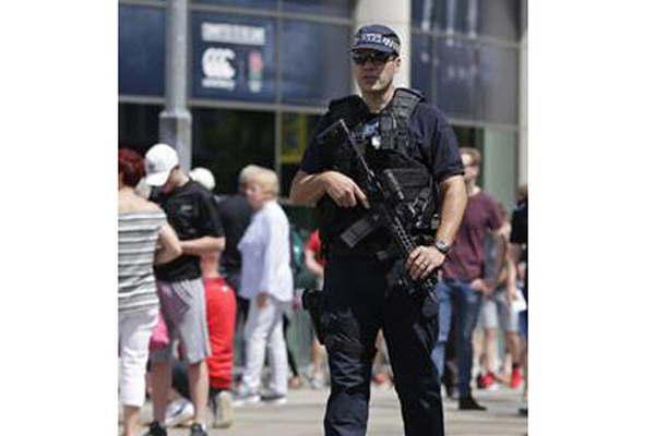 Reino Unido rebajoacute el nivel de alerta terrorista de criacutetico a grave