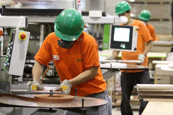 La producción de pymes industriales se contrajo 38-en-porciento- en abril