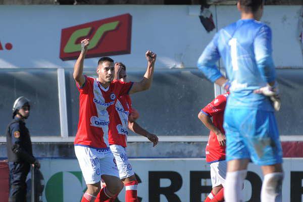 No pudo con el liacuteder y sigue complicado