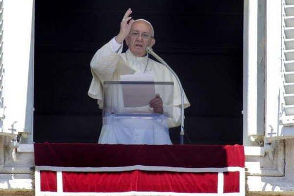 El Papa pidioacute que Jesuacutes convierta el corazoacuten de los terroristas 