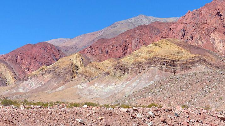 Una nena de 4 antildeos se perdioacute en los cerros y amanecioacute en una cueva