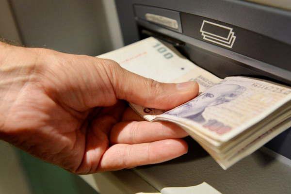 Maacutes de 3 mil M para el consumo- el 16 jubilados y el 15 empleados puacuteblicos