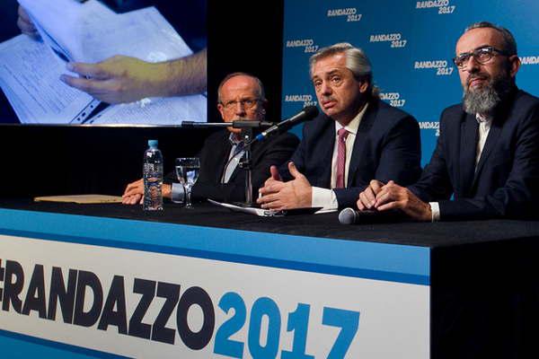 Randazzo presentoacute los avales para las Paso