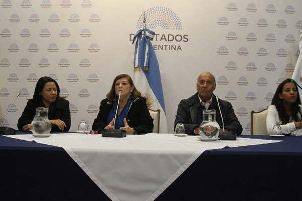En Argentina diputados venezolanos pidieron por elecciones libres y justas en su paiacutes