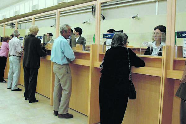 Por la reparacioacuten histoacuterica en junio suben haberes  de 13 mil jubilados