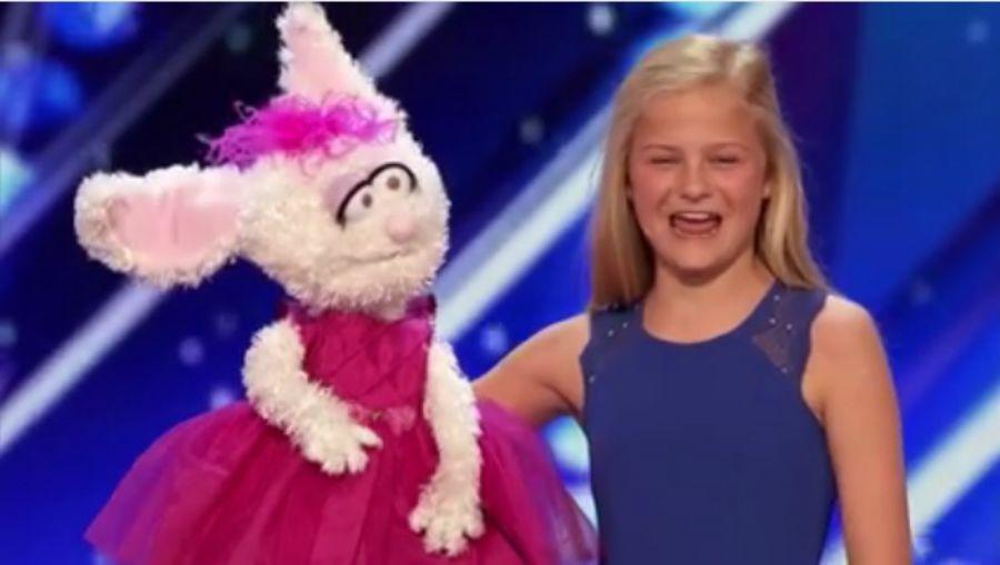 Una nintildea de 12 antildeos y su tiacutetere sorprende un programa de talentos