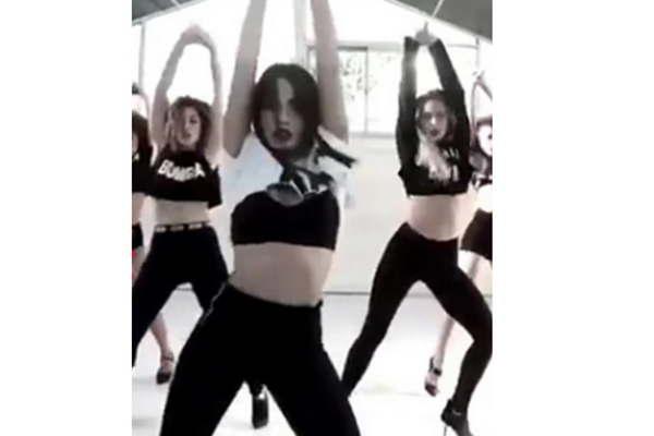 Lali Espoacutesito revolucionoacute Instagram con una sexy coreografiacutea  