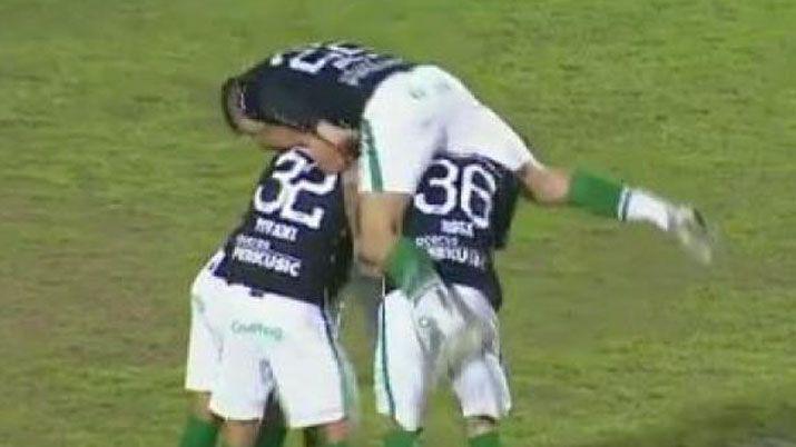 Sarmiento le ganoacute a Defensa y Justicia y todaviacutea suentildea con la permanencia