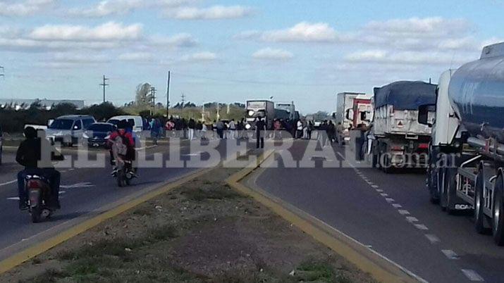 Pasajeros de tours de compras protestan sobre Ruta 34