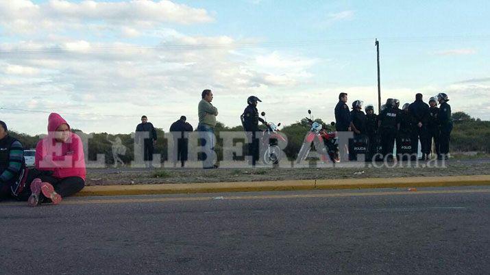 Pasajeros de tours de compras protestan sobre Ruta 34