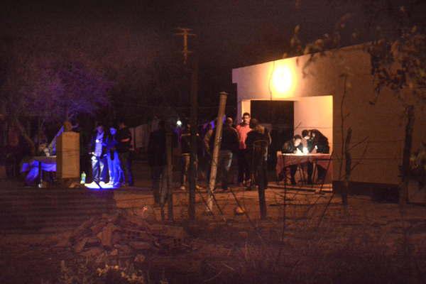 Exconvicto le fracturoacute la mandiacutebula de una trompada a su compantildeero de copas y lo matoacute