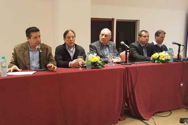 Un grupo de antildeatuyenses refacciona el edificio de la Sociedad Italiana