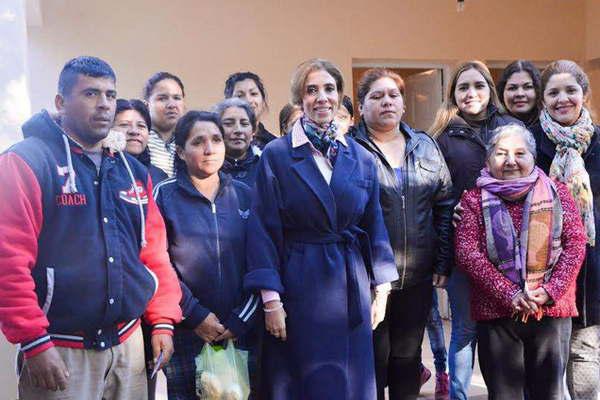 La gobernadora entregoacute viviendas en Capital La Banda y Fernaacutendez