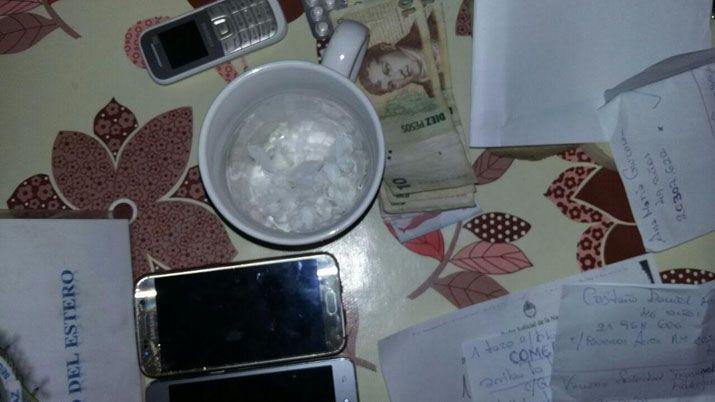 Detienen a supuesta liacuteder de una banda narco y le secuestran dinero y drogas