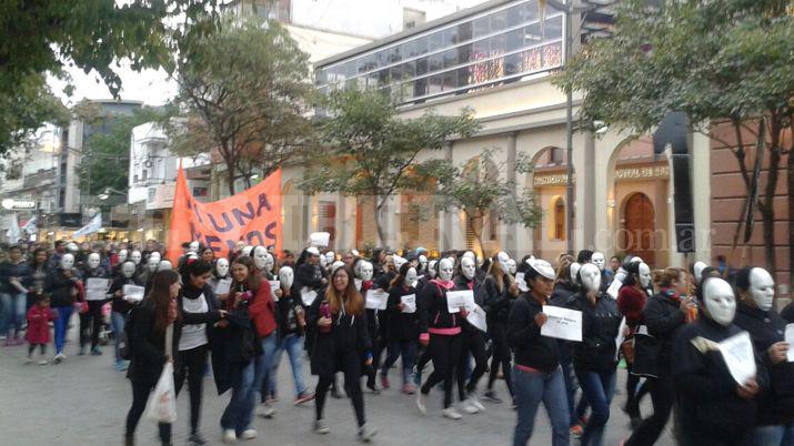 Nueva marcha contra la violencia de geacutenero en Santiago
