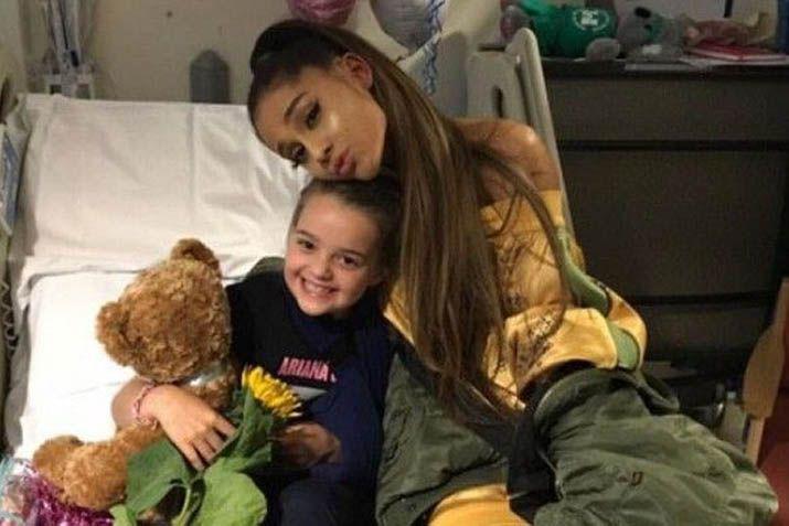 Ariana Grande visitó a las víctimas del atentado
