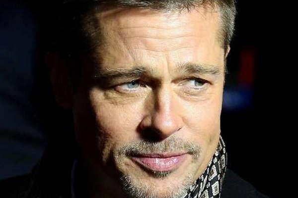 Brad Pitt adoptoacute a los hijos de su mejor amigo Chris Cornell- busca distraerlos con paseos  
