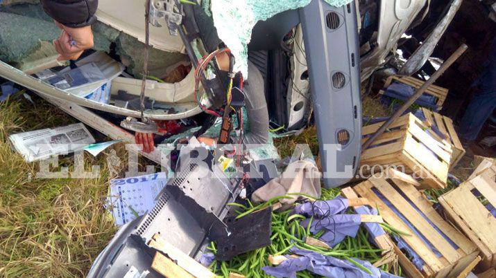 Un muerto y tres heridos en fuerte choque entre camiones en Colonia Dora