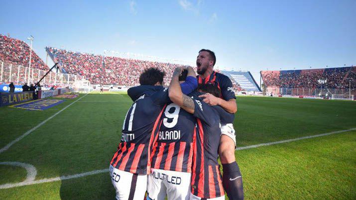 San Lorenzo venció a River y le negó la punta del torneo