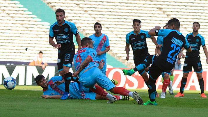 Arsenal se quedoacute con los tres puntos en Coacuterdoba