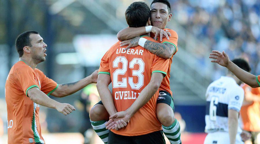 Banfield ganoacute en La Plata y se afianza en el tercer lugar