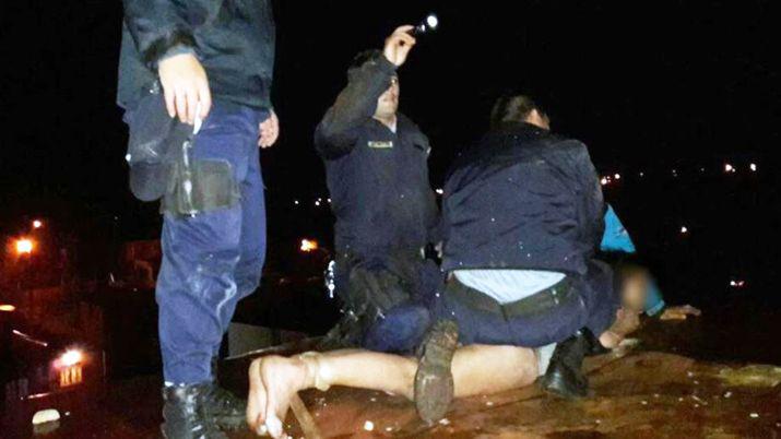 Misiones- jugoacute a la Ballena azul y quiso tirarse desde un tanque de agua