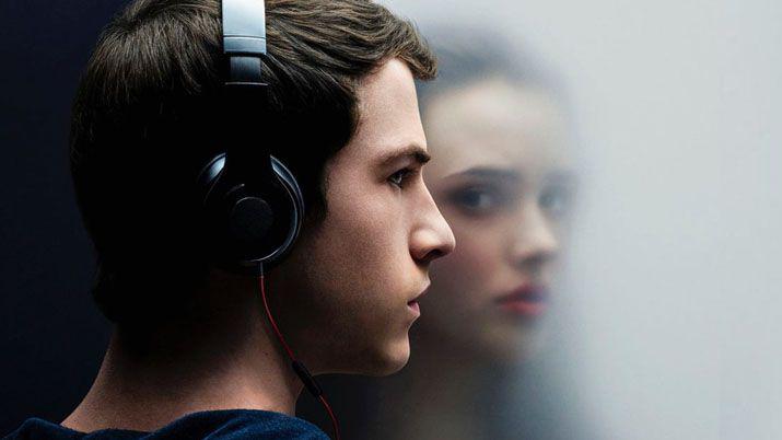 Como en 13 razones un joven se suicidó y dejó audios en su computadora