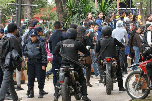 Dispondraacuten amplio operativo para controlar a las tribus urbanas en la plaza Libertad