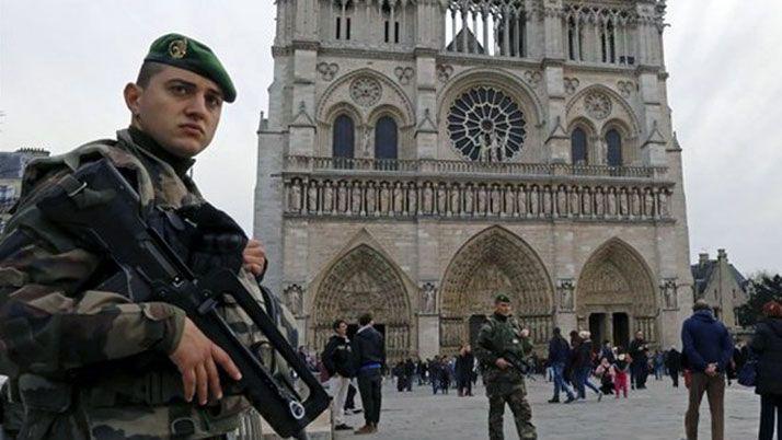 Tiros y evacuacioacuten en la catedral de Notre Dame