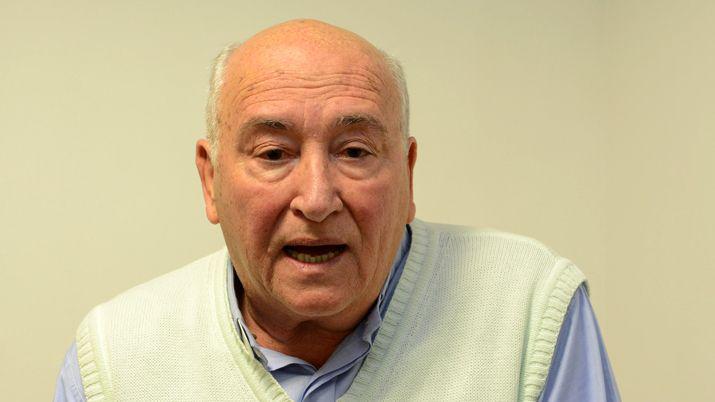 El padre Joseacute Ceschi sigue estable e internado