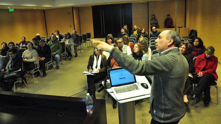 Docentes santiaguentildeos podraacuten ahora inscribirse a cargos por Internet