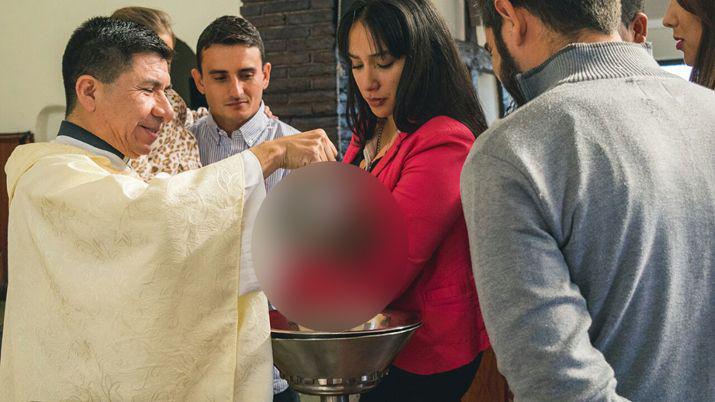 Santiaguentildeo retratoacute una manifestacioacuten divina durante un bautismo