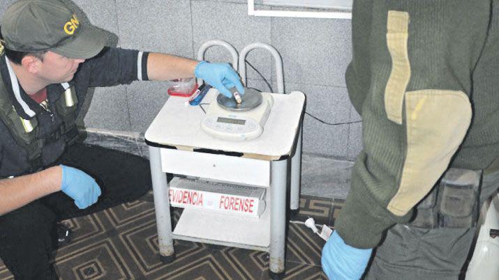Interceptan a tres bolivianos con 244 caacutepsulas de cocaiacutena en el estoacutemago entre ellos una mujer embarazada