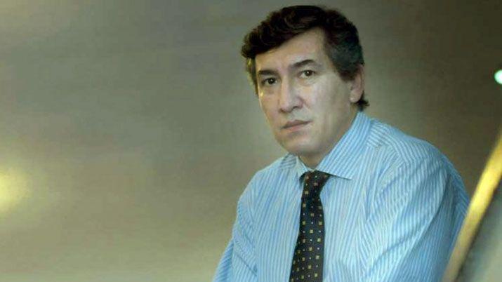 Escandalosos tuits con una menor bandentildea terminaron la carrera de un fiscal general