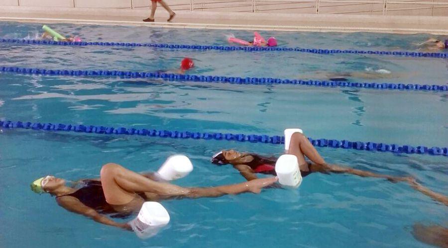 Dictan una jornada de capacitacioacuten en nado sincronizado en el natatorio provincial