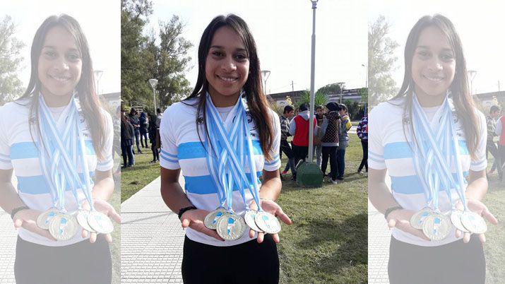 Beltraacuten recibioacute con orgullo a la ciclista Natalia Vera