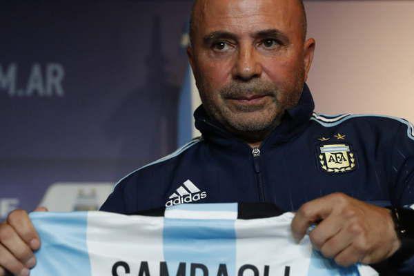 Con Sampaoli Messi y el debut del santiaguentildeo Goacutemez