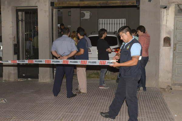 Practicaraacuten un barrido electroacutenico a la ropa de Estela Loacutepez de Auad