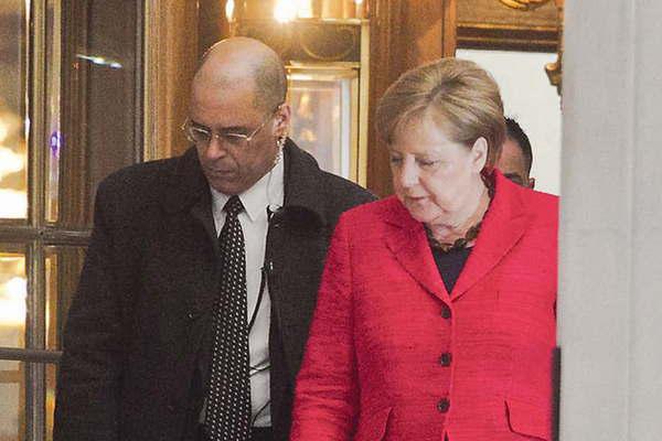 Un santiaguentildeo fue parte de la custodia de la canciller alemana Merkel