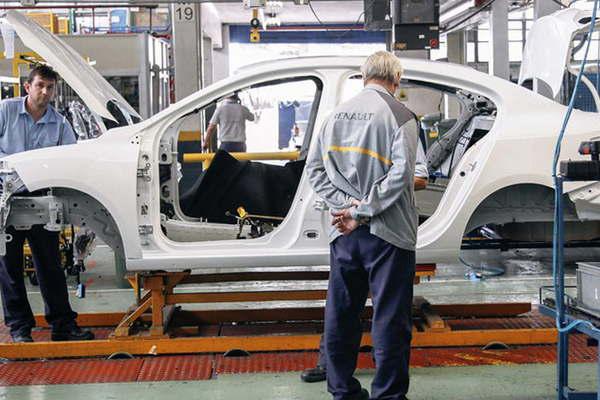 Automotrices anuncian empleos e inversiones