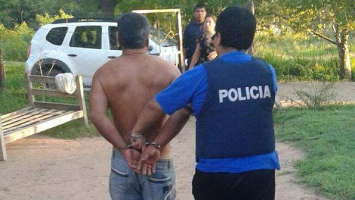 Mostraba su miembro a adolescentes y fue detenido