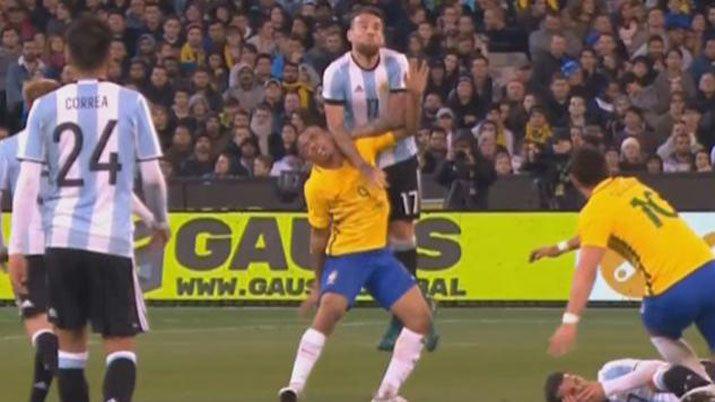 Otamendi le fracturó el orbital a Gabriel Jess