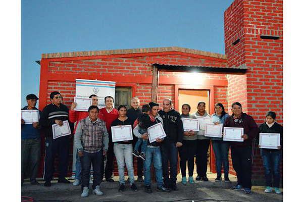 El Gobierno habilitoacute viviendas sociales en Mailiacuten