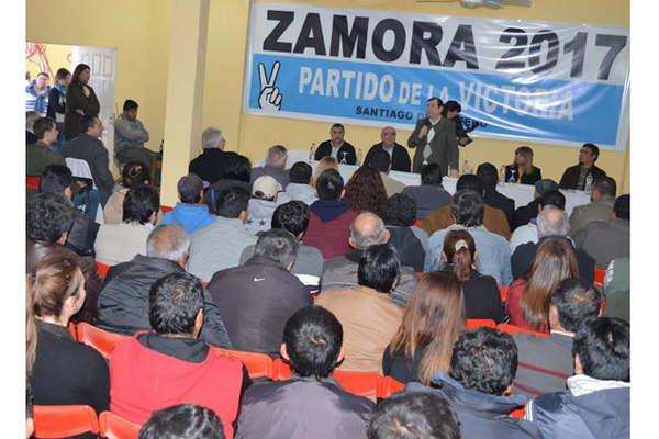 Zamora mantuvo una reunioacuten con integrantes del Movimiento Evita 