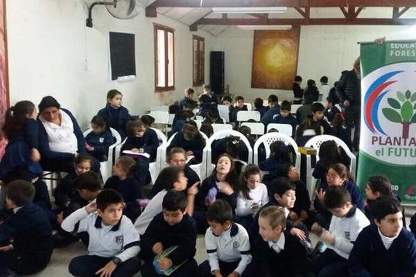 Taller de Plantando Futuro en el Santiago Apoacutestol