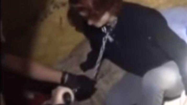 La encadenoacute como a un perro y la convirtioacute en su esclava sexual