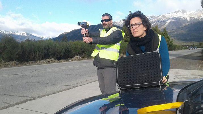 Hicieron bajar la velocidad de los autos con un secador de pelo